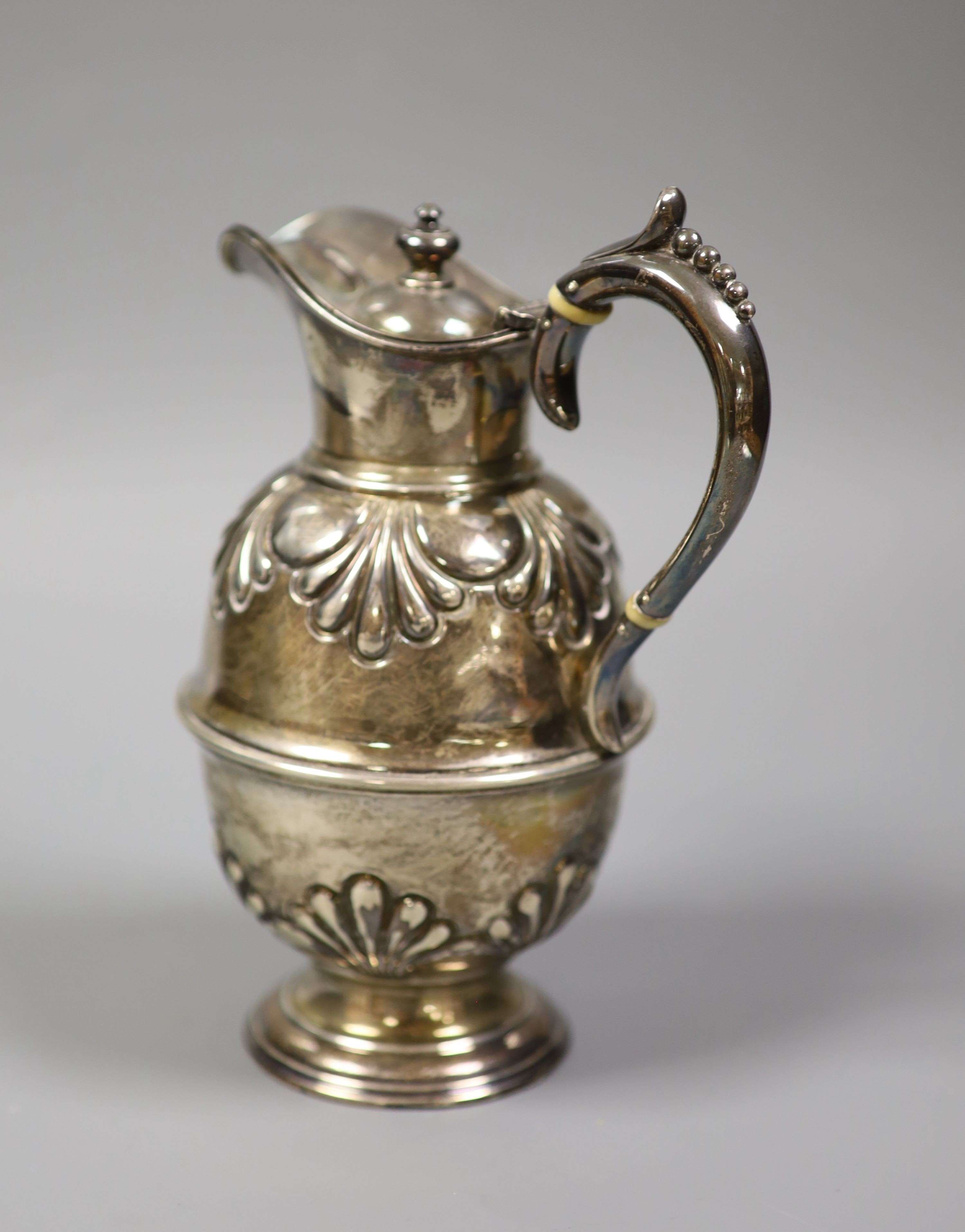 A late Victorian embossed silver hot water jug, Sheffield, 1900, 19cm, gross 10.5oz.